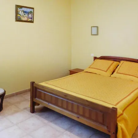 With Private Terrace, Beaucaire, Cleaning Included Beaucaire (Gard)