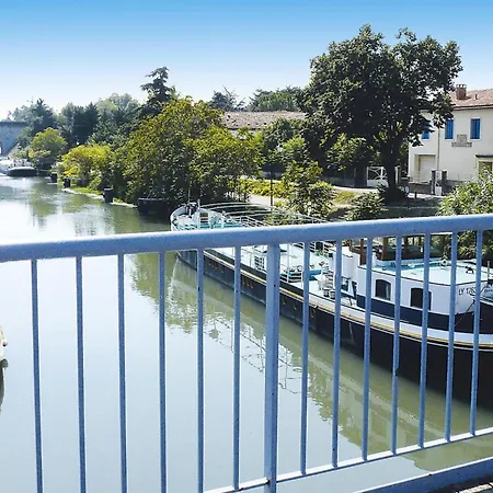 With Private Terrace, Beaucaire, Cleaning Included *