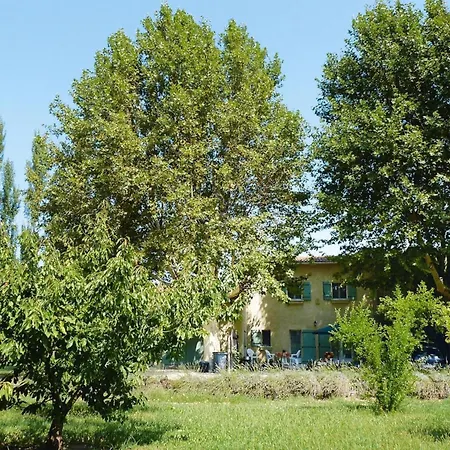 With Private Terrace, Beaucaire, Cleaning Included Holiday home